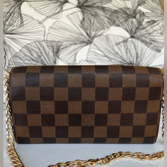 Louis Vuitton Damier Wallet - Picture 3 of 6